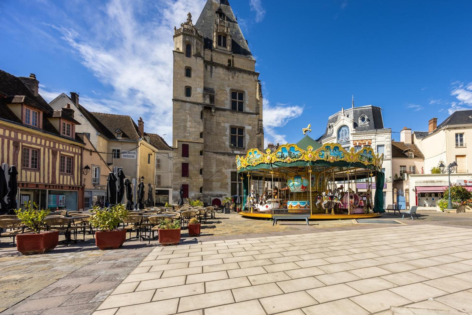 Hotel Le Beffroi Dreux Exterior foto